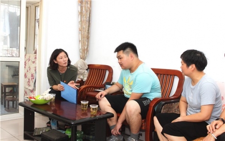 結對社區困難家庭，持續開(kāi)展資助助學(xué)