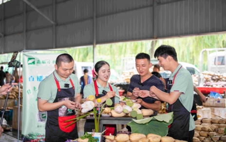 做好“雙服務(wù)”：嘉昕小廚房開(kāi)播，本期主角---蓮藕